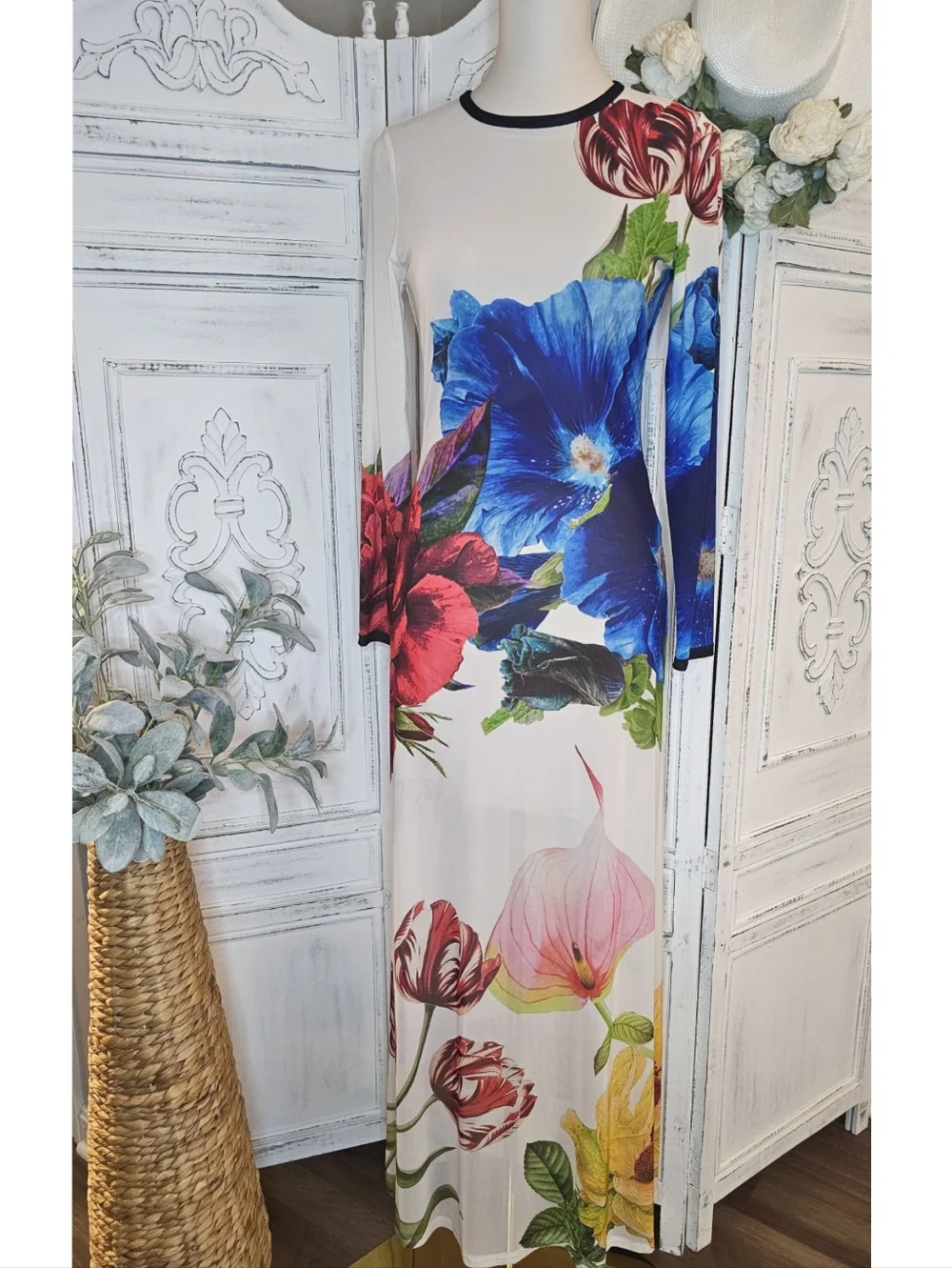 Alice + Olivia Delora Bold Blooms Floral Long Sleeve Maxi Dress - Picture 2 of 13